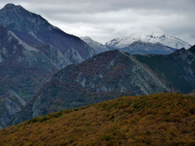Pico Maciédome (izquierda) y Peña Ten nevada